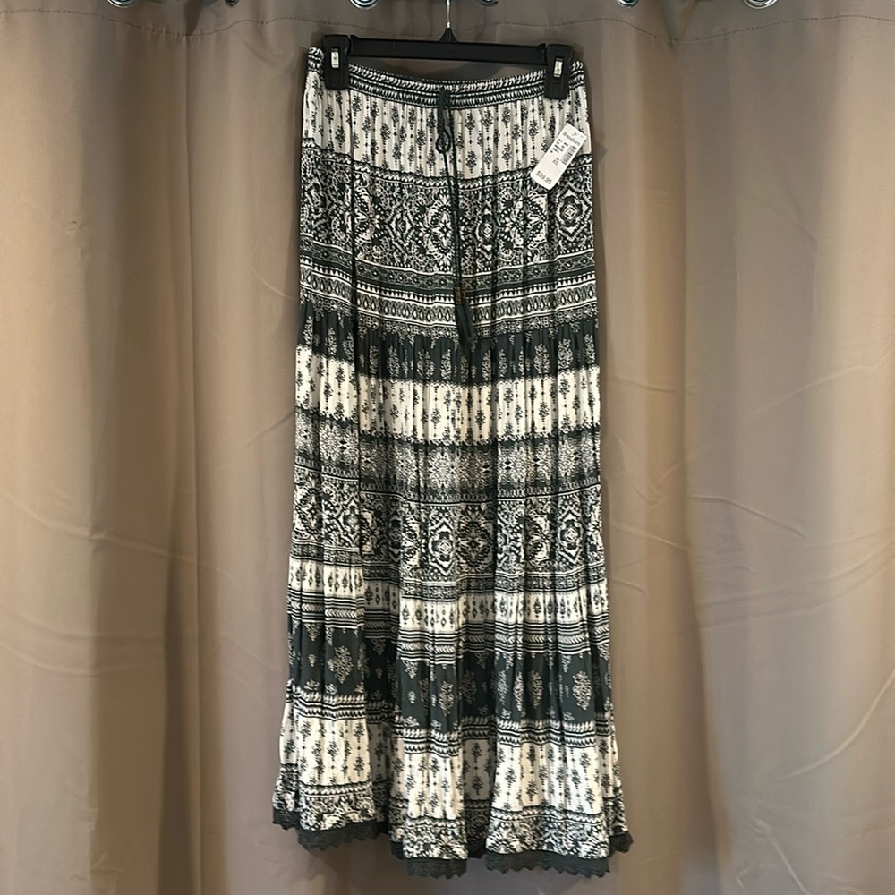 Brand New flowing skirt